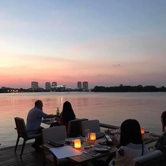 The Deck Saigon- nhà hàng trên sông